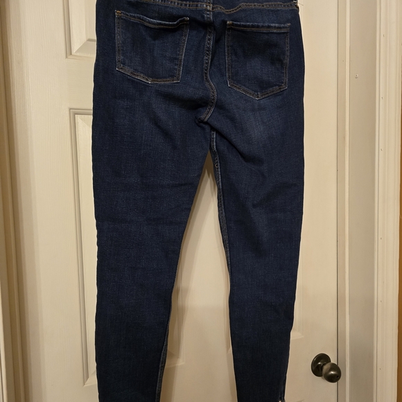 Old Navy Dark Blue Women's Skinny Jeans - Picture 2 of 7